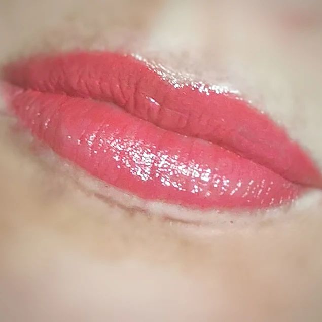 Ich habe ja einen Faible für Neonfarben, deswegen liebe ich diese leuchtende Lippenfarbe💜
Was wäre Deine Lieblingslippenstiftfarbe?
#permanentmakeup #Poppenbüttel #semipermanentmakeup #hamburg #lippenpigmentierung #lippen #lips #lippenstift #lipstick #konturmakeup #neon #ü50 #ü60 #biotek #labina #purebeau #phibrows #swisscolor